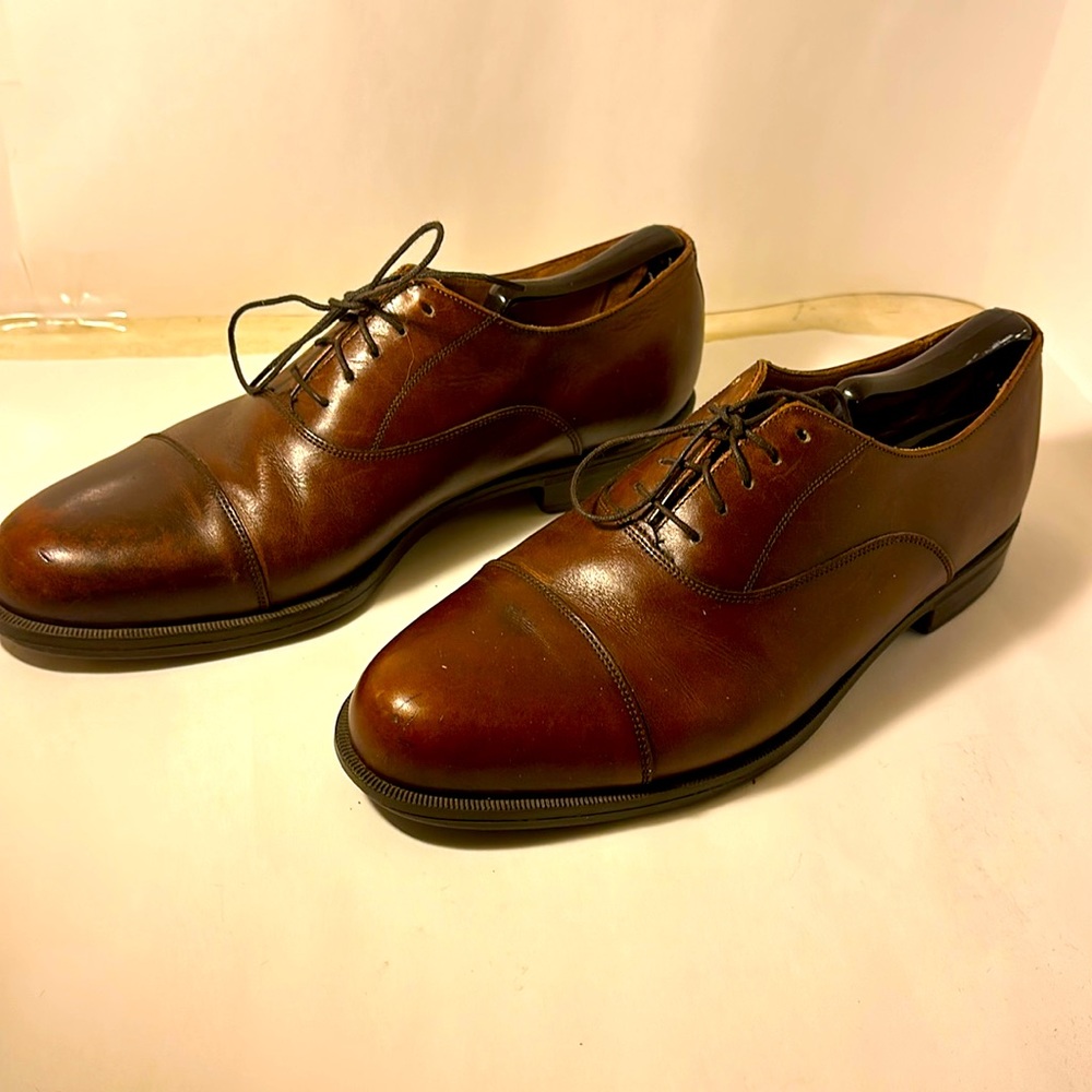 Florsheim Men’s Cap toe leather shoes size 10 1/2